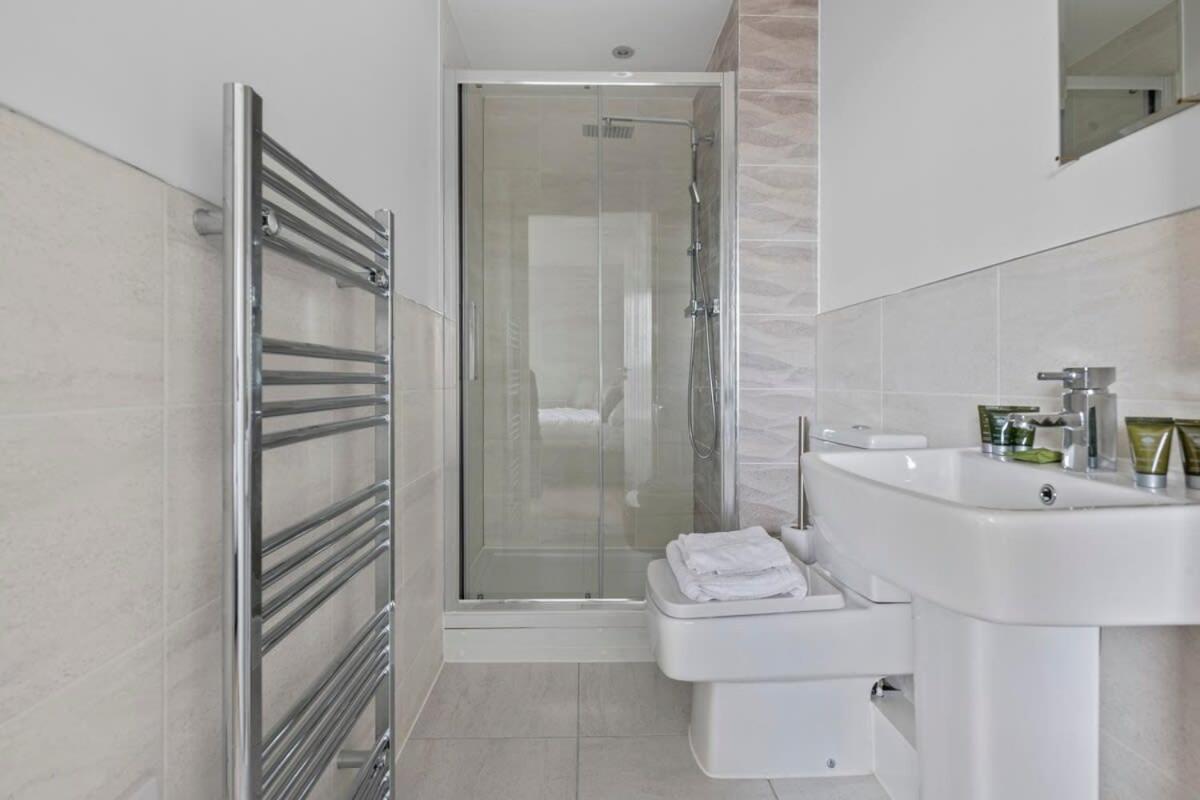 Spacious 1 Bedroom Apartment In A Converted Mill Leeds  Exteriér fotografie