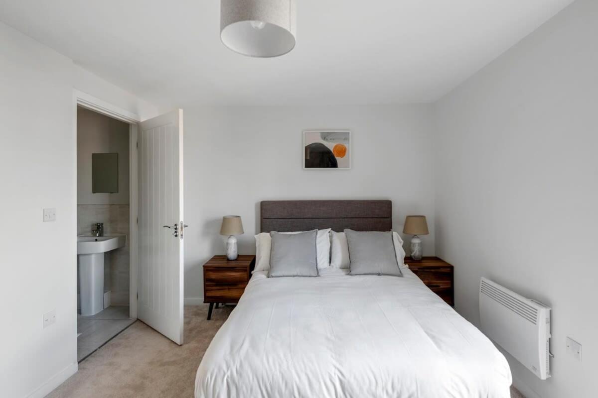 Spacious 1 Bedroom Apartment In A Converted Mill Leeds  Exteriér fotografie