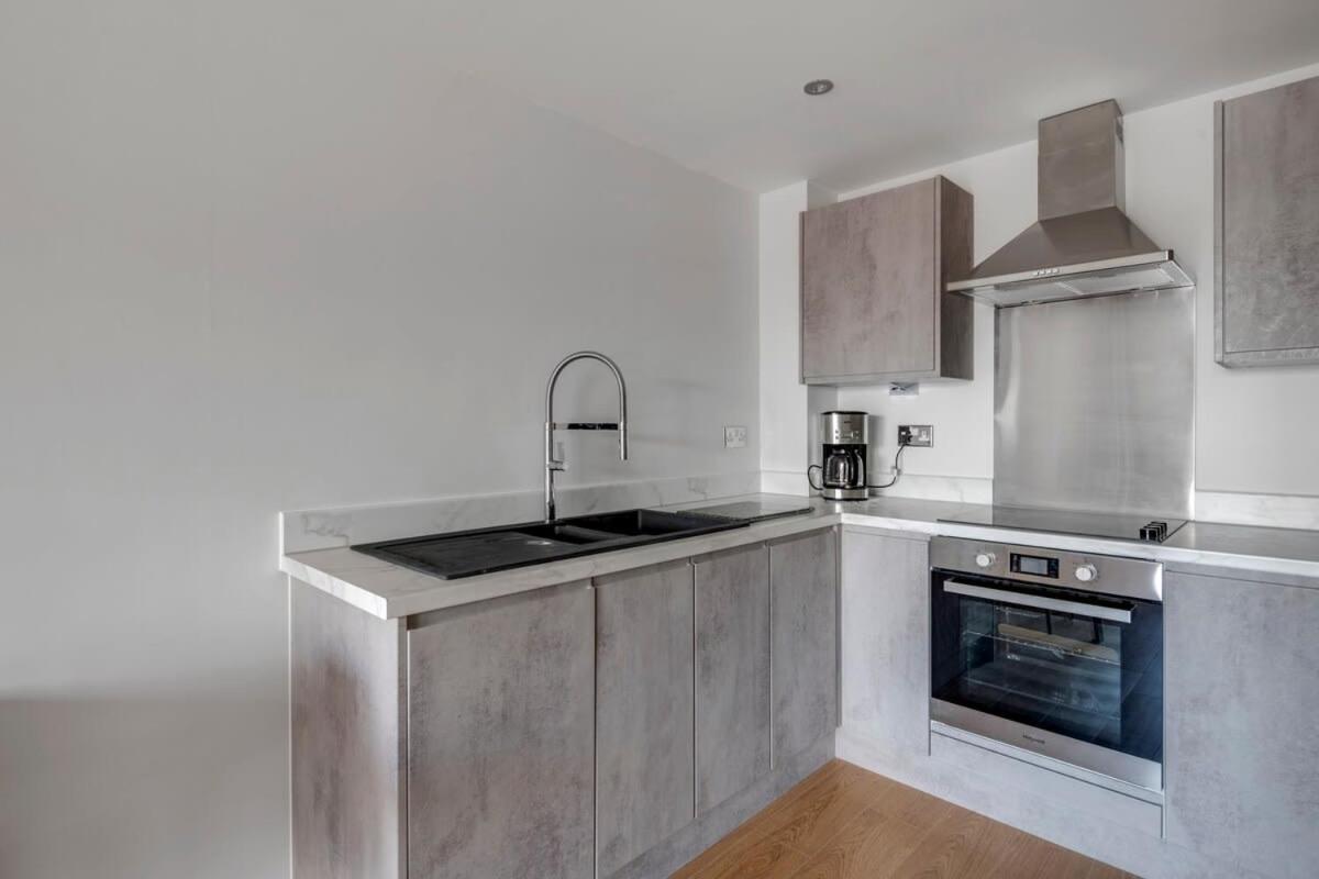 Spacious 1 Bedroom Apartment In A Converted Mill Leeds  Exteriér fotografie