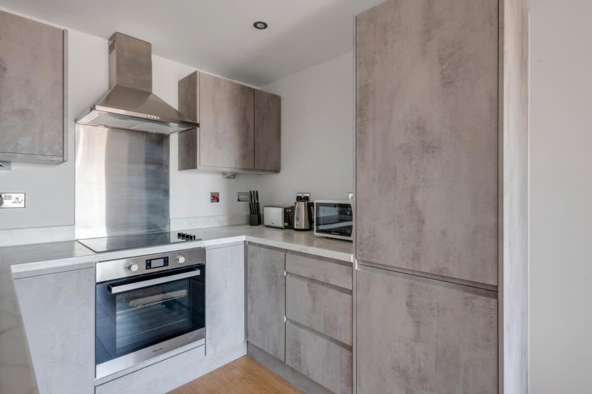 Spacious 1 Bedroom Apartment In A Converted Mill Leeds  Exteriér fotografie