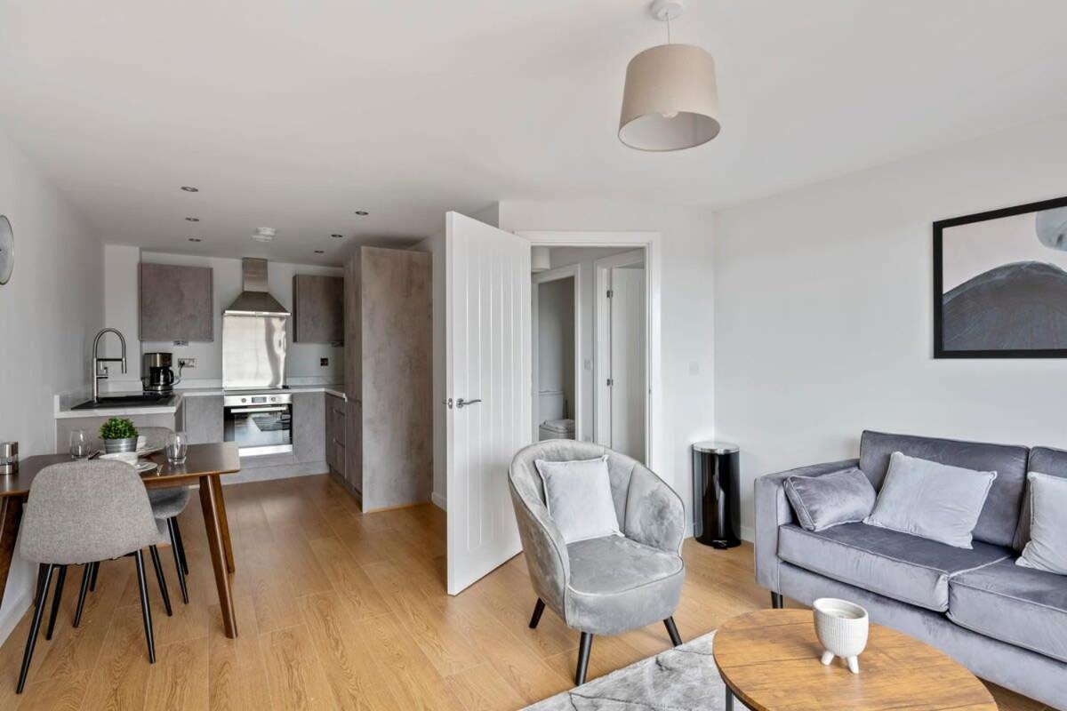 Spacious 1 Bedroom Apartment In A Converted Mill Leeds  Exteriér fotografie